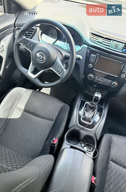 Внедорожник / Кроссовер Nissan Rogue 2018 в 