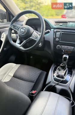 Внедорожник / Кроссовер Nissan Rogue 2018 в 
