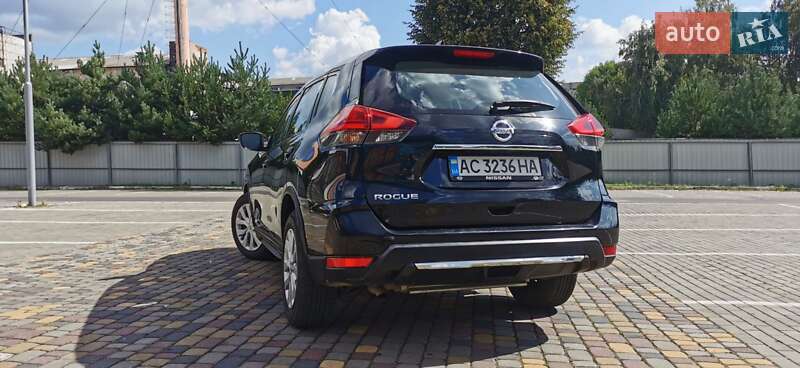 Внедорожник / Кроссовер Nissan Rogue 2017 в Луцке