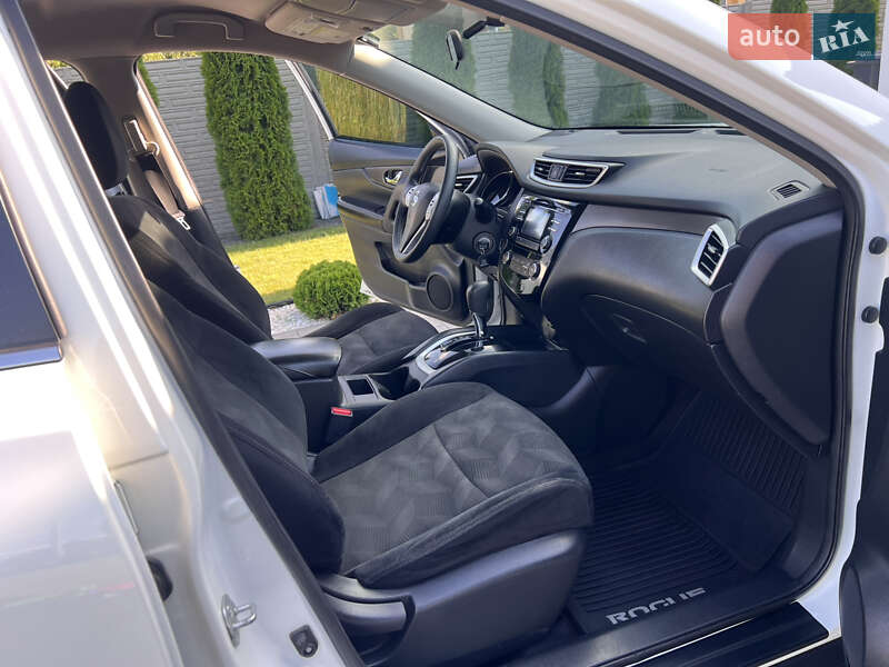 Позашляховик / Кросовер Nissan Rogue 2016 в Рівному
