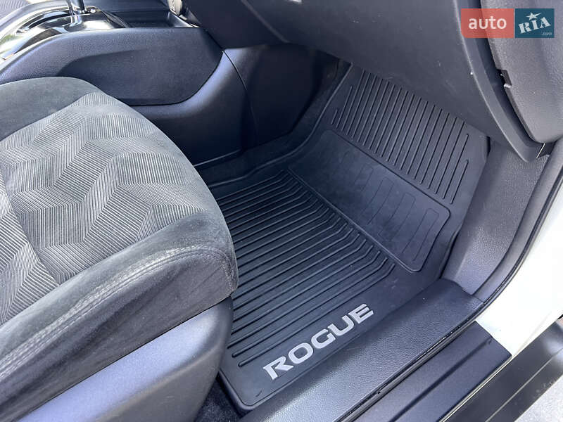 Позашляховик / Кросовер Nissan Rogue 2016 в Рівному