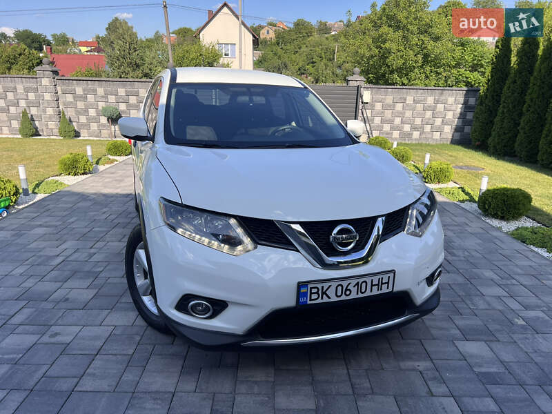 Позашляховик / Кросовер Nissan Rogue 2016 в Рівному
