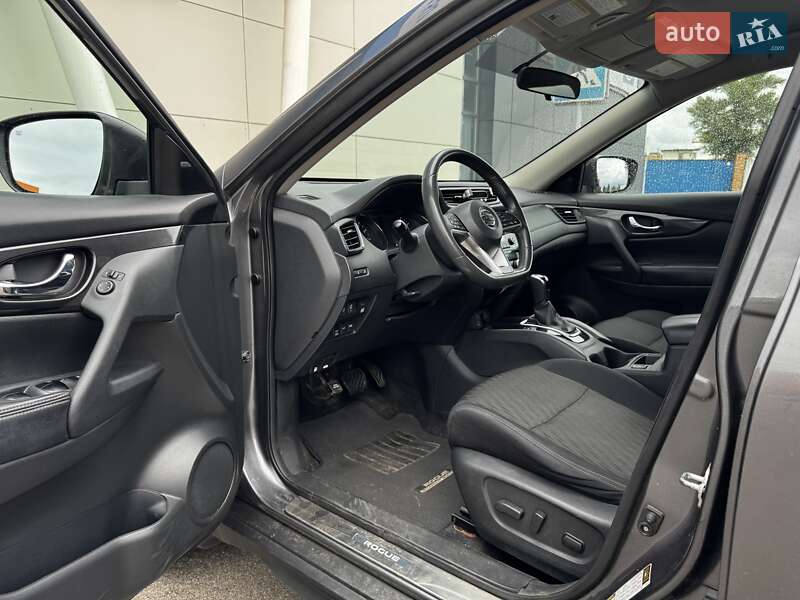 Внедорожник / Кроссовер Nissan Rogue 2017 в Киеве