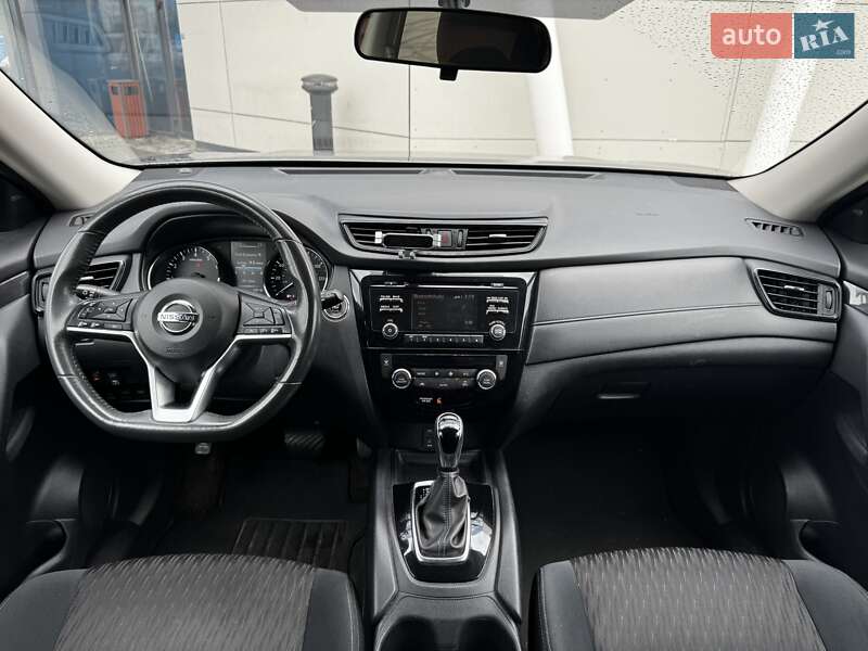 Внедорожник / Кроссовер Nissan Rogue 2017 в Киеве