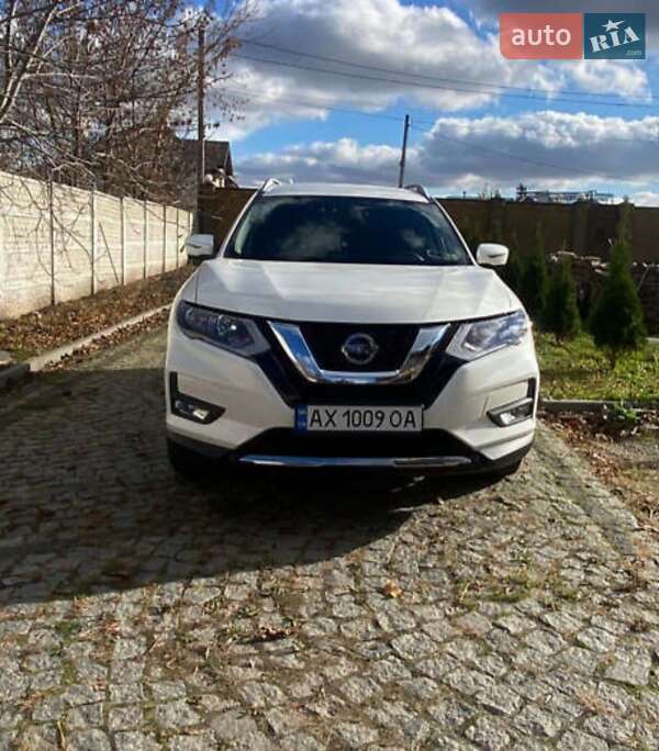 Внедорожник / Кроссовер Nissan Rogue 2018 в Первомайске