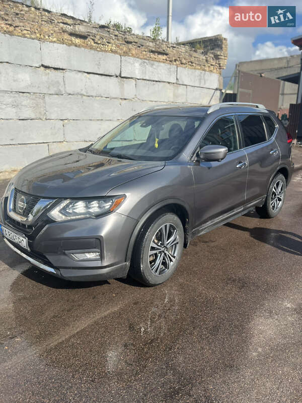 Внедорожник / Кроссовер Nissan Rogue 2017 в Киеве
