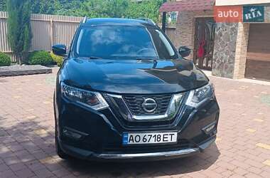 Внедорожник / Кроссовер Nissan Rogue 2017 в Ужгороде