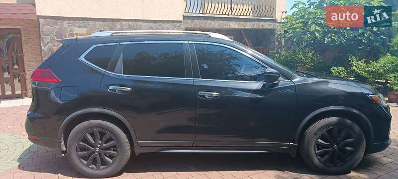 Позашляховик / Кросовер Nissan Rogue 2017 в Ужгороді