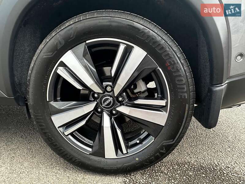 Внедорожник / Кроссовер Nissan Rogue 2023 в Днепре