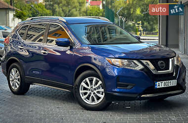 Внедорожник / Кроссовер Nissan Rogue 2017 в 