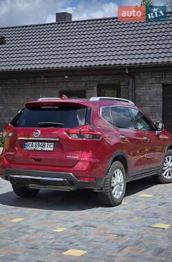 Внедорожник / Кроссовер Nissan Rogue 2017 в Рокитном