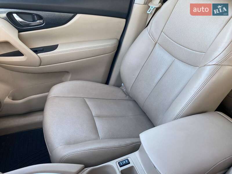 Внедорожник / Кроссовер Nissan Rogue 2015 в Львове