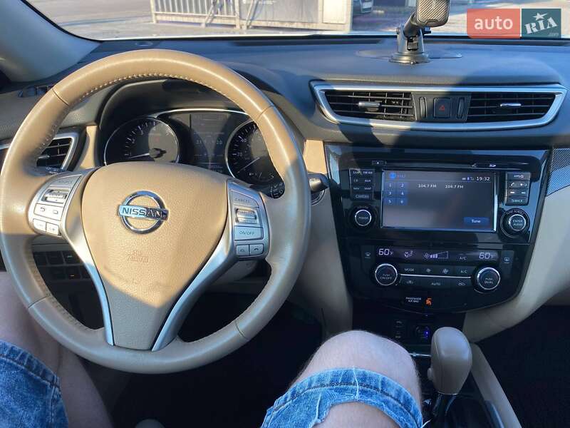 Внедорожник / Кроссовер Nissan Rogue 2015 в Львове