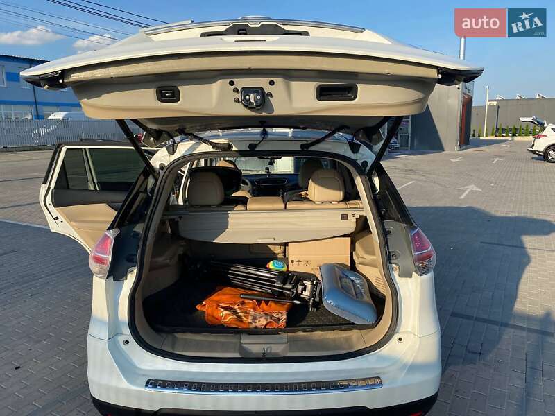 Внедорожник / Кроссовер Nissan Rogue 2015 в Львове