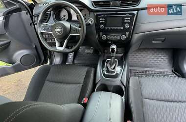 Внедорожник / Кроссовер Nissan Rogue 2017 в 
