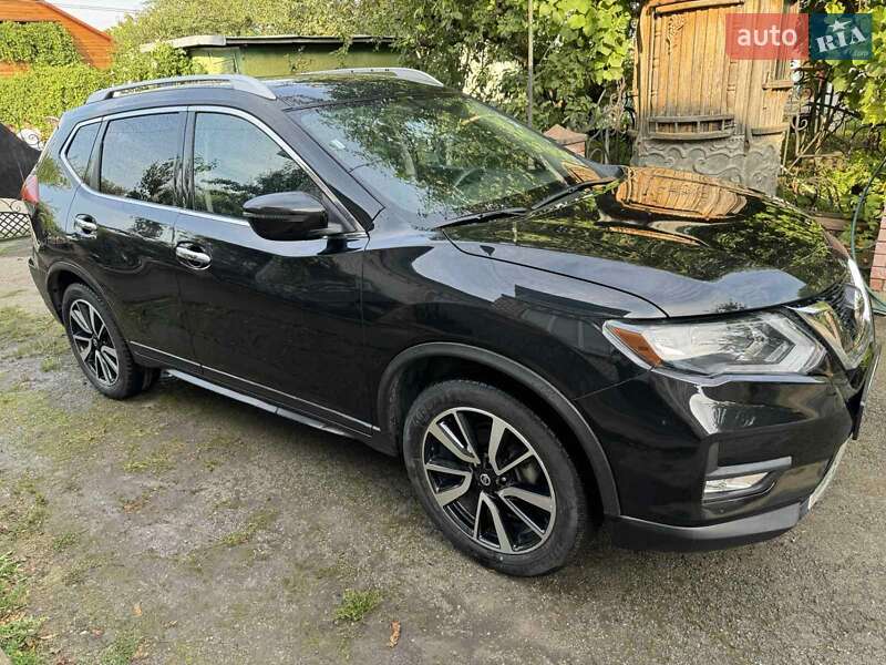 Позашляховик / Кросовер Nissan Rogue 2017 в Гусятині