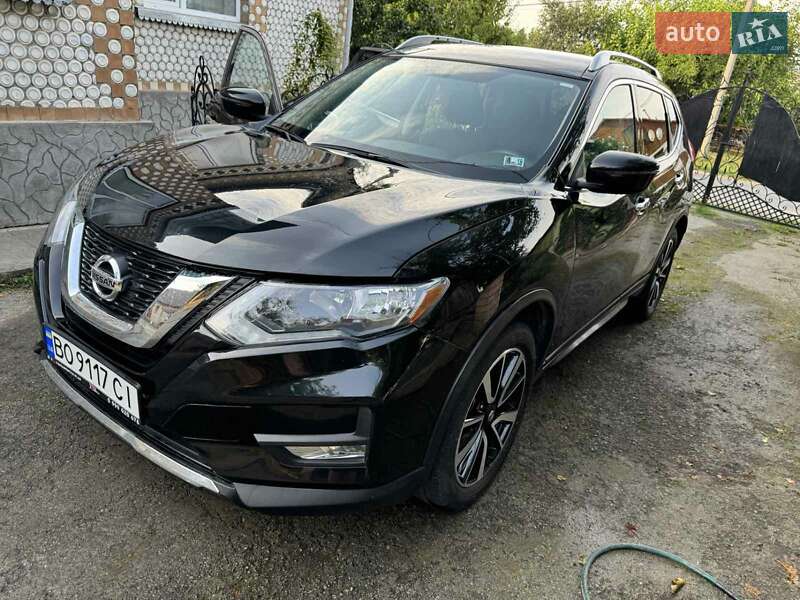 Позашляховик / Кросовер Nissan Rogue 2017 в Гусятині