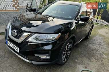 Внедорожник / Кроссовер Nissan Rogue 2017 в 