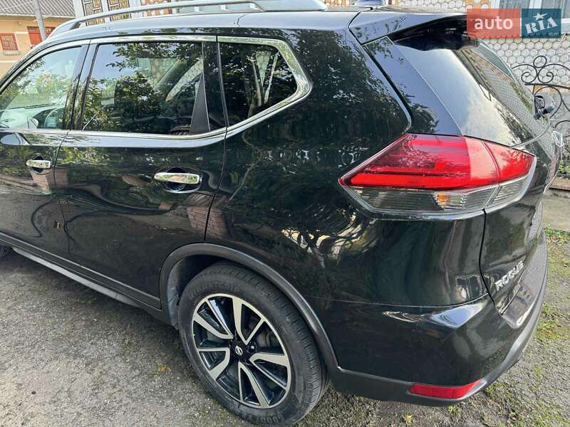 Позашляховик / Кросовер Nissan Rogue 2017 в Гусятині