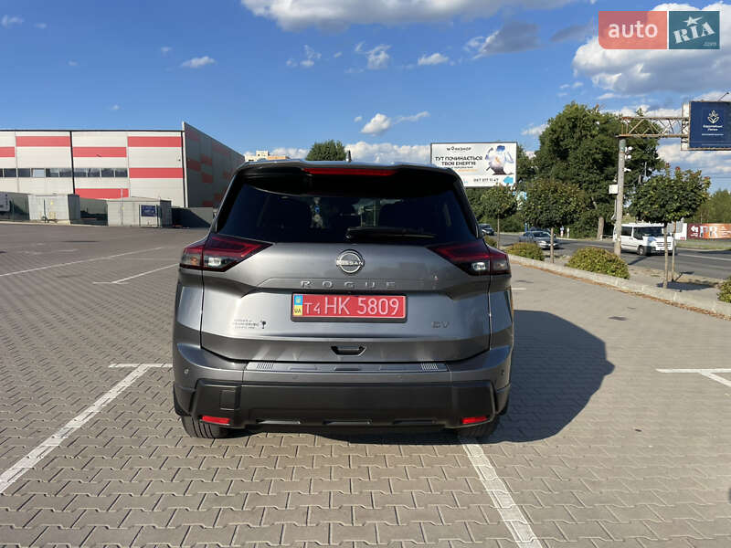 Позашляховик / Кросовер Nissan Rogue 2024 в Києві