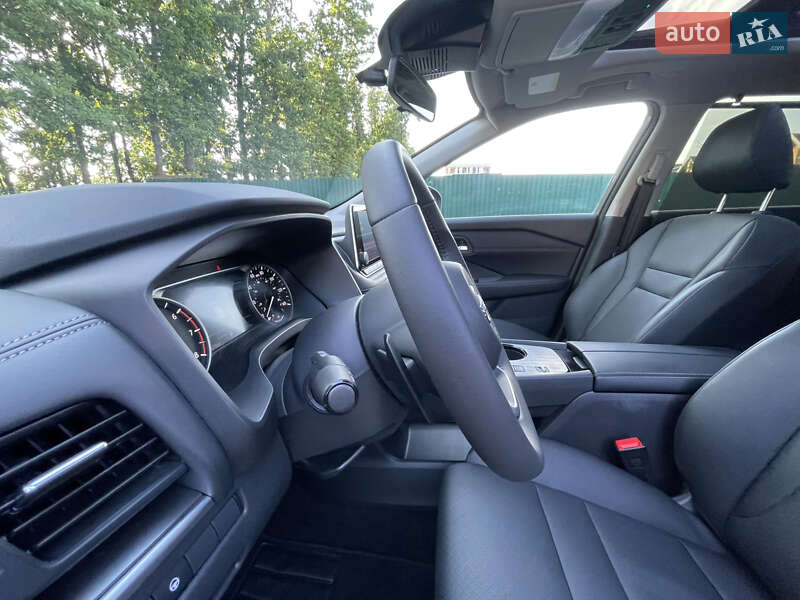 Позашляховик / Кросовер Nissan Rogue 2024 в Києві