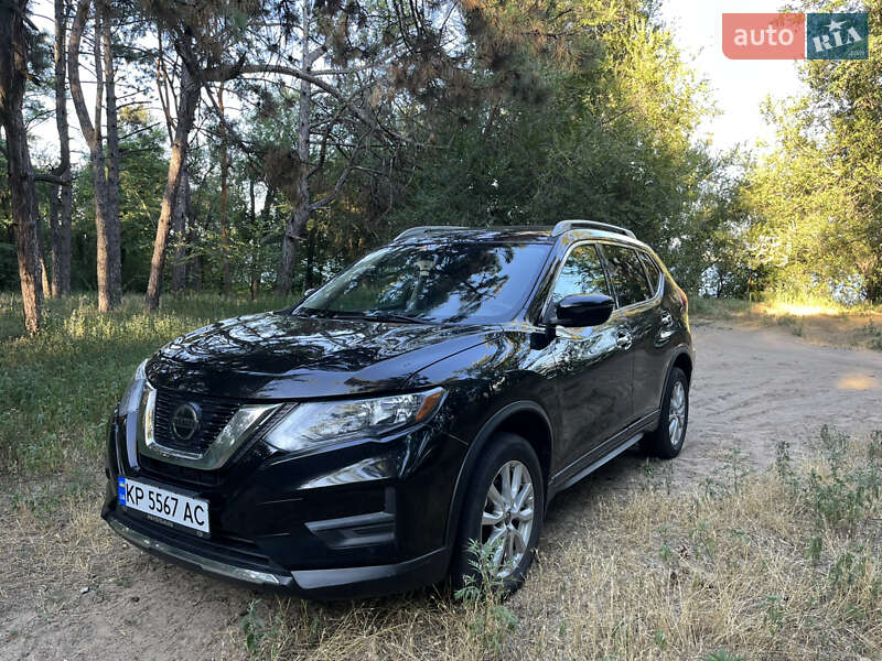 Позашляховик / Кросовер Nissan Rogue 2018 в 