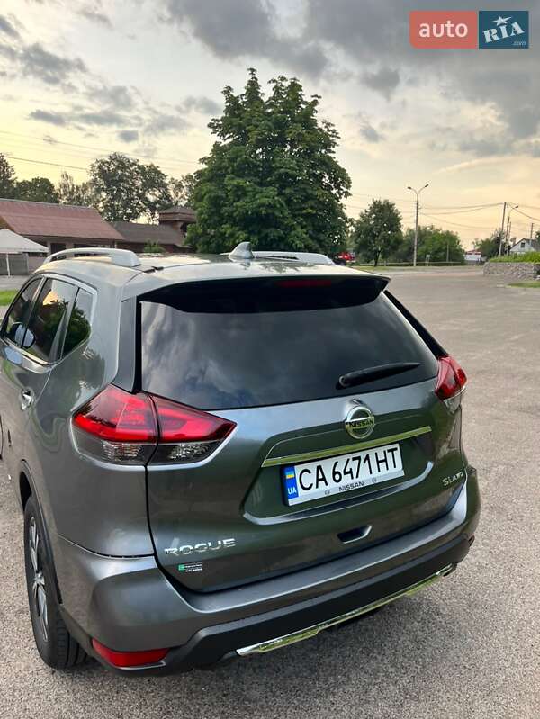 Внедорожник / Кроссовер Nissan Rogue 2017 в Черкассах