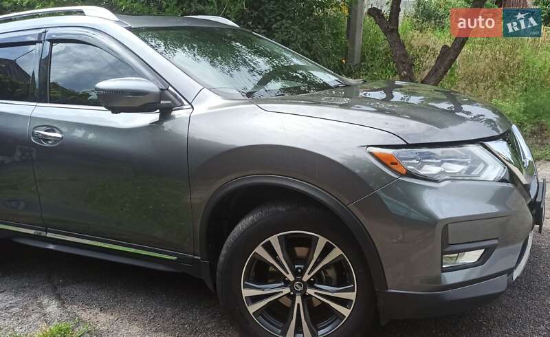 Позашляховик / Кросовер Nissan Rogue 2017 в Чернігові