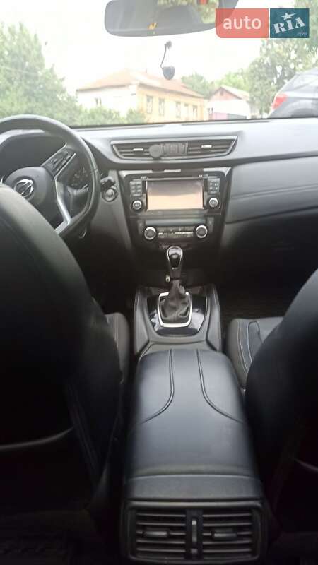 Позашляховик / Кросовер Nissan Rogue 2017 в Чернігові