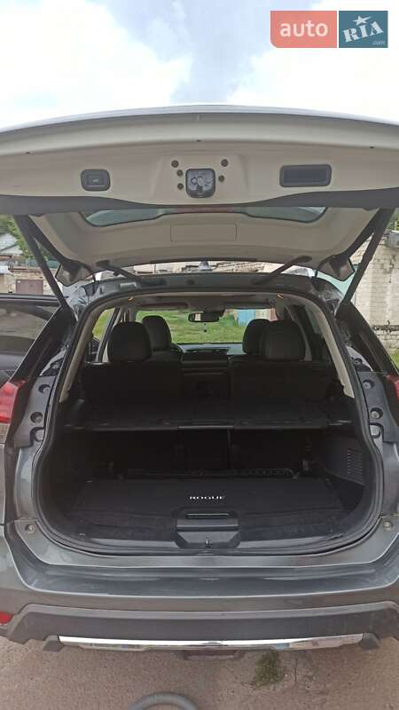 Позашляховик / Кросовер Nissan Rogue 2017 в Чернігові