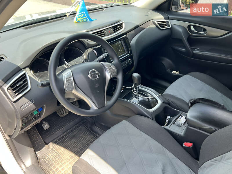 Позашляховик / Кросовер Nissan Rogue 2015 в Полтаві