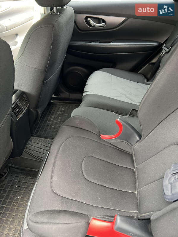 Позашляховик / Кросовер Nissan Rogue 2015 в Полтаві