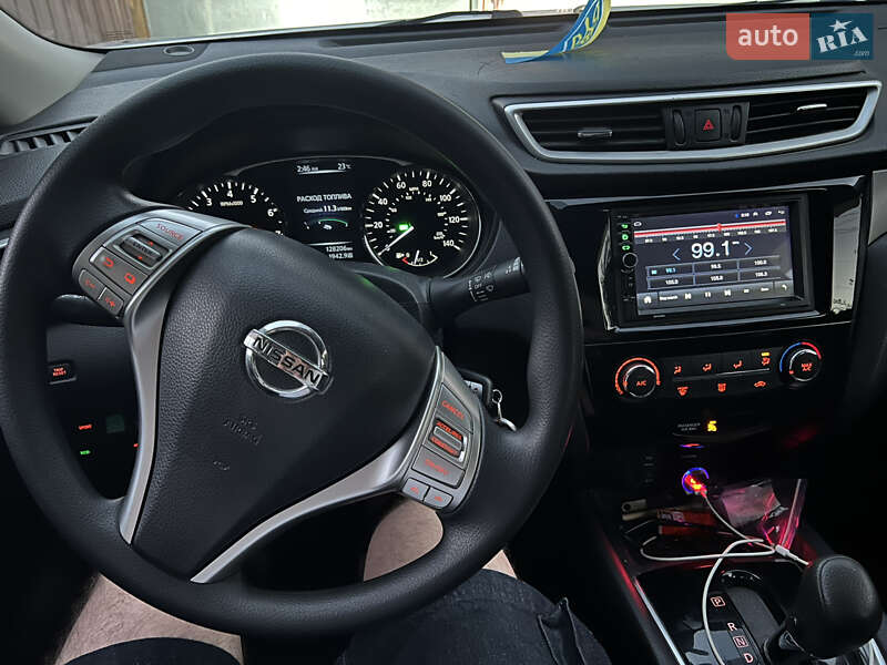 Позашляховик / Кросовер Nissan Rogue 2015 в Полтаві