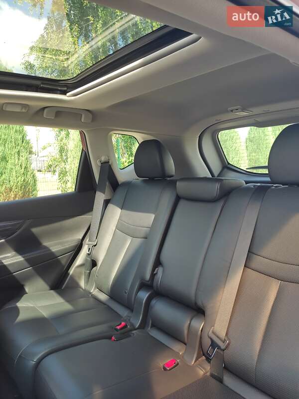 Внедорожник / Кроссовер Nissan Rogue 2014 в Мироновке