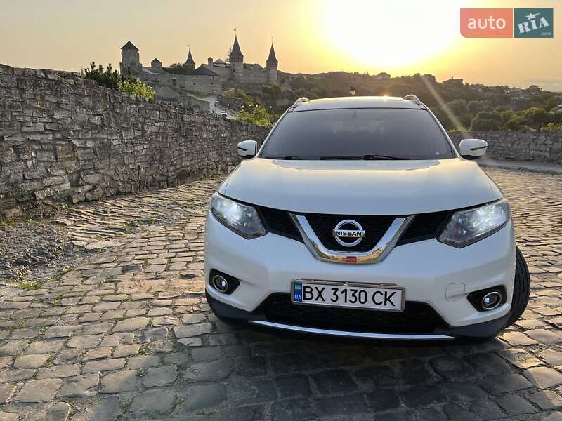 Внедорожник / Кроссовер Nissan Rogue 2016 в 