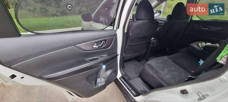Внедорожник / Кроссовер Nissan Rogue 2016 в Каменец-Подольском