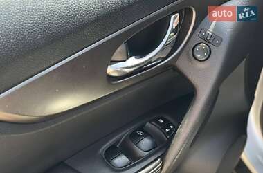 Внедорожник / Кроссовер Nissan Rogue 2015 в 