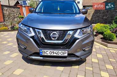 Внедорожник / Кроссовер Nissan Rogue 2018 в 