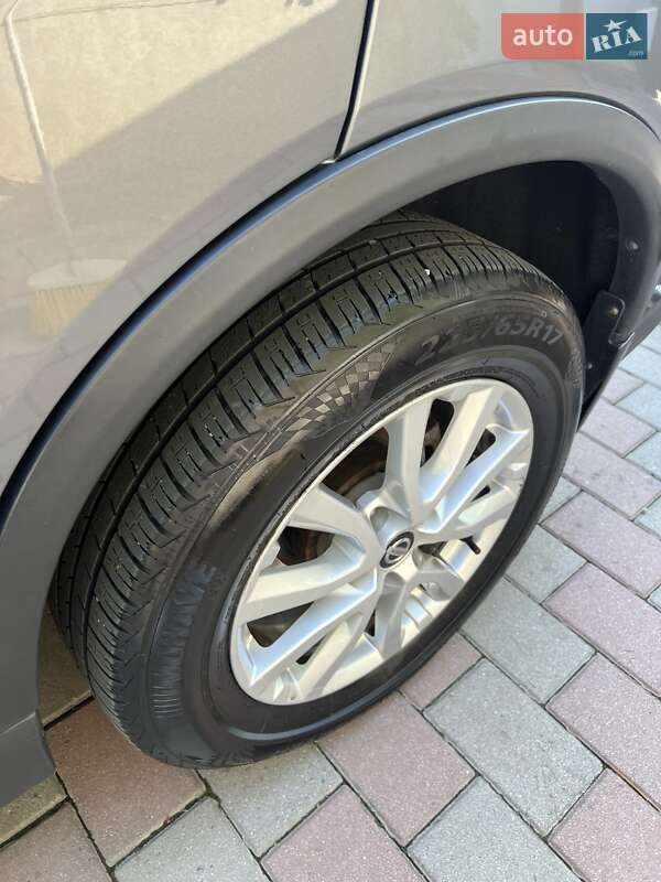 Внедорожник / Кроссовер Nissan Rogue 2017 в Мукачево