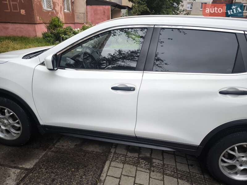 Позашляховик / Кросовер Nissan Rogue 2017 в Львові