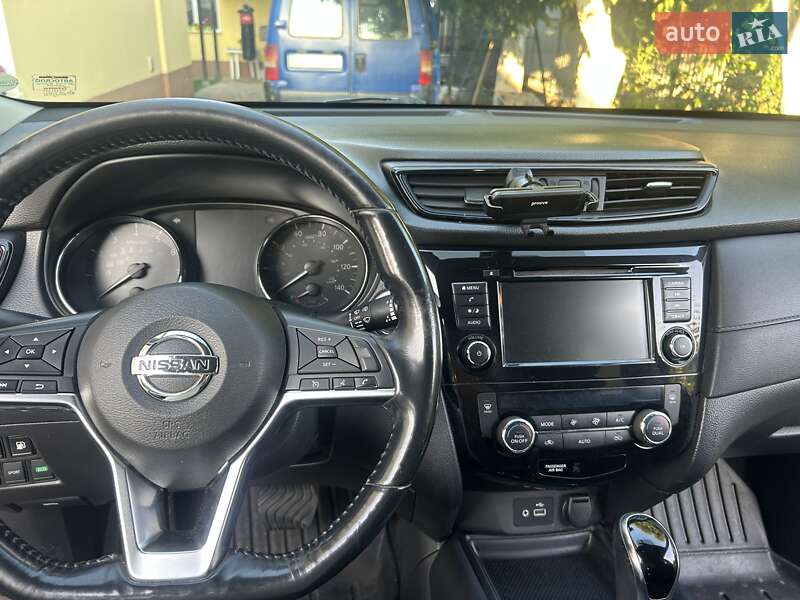 Внедорожник / Кроссовер Nissan Rogue 2018 в Каменец-Подольском