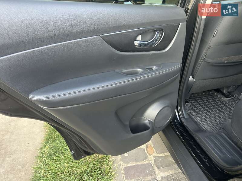 Внедорожник / Кроссовер Nissan Rogue 2018 в Каменец-Подольском