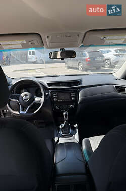 Внедорожник / Кроссовер Nissan Rogue 2017 в 