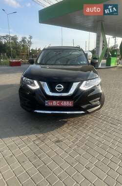 Внедорожник / Кроссовер Nissan Rogue 2017 в Барвенкове