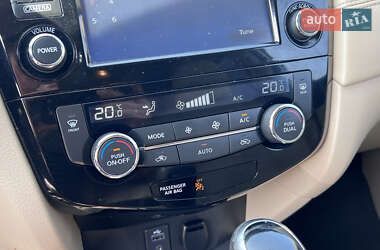 Внедорожник / Кроссовер Nissan Rogue 2017 в 