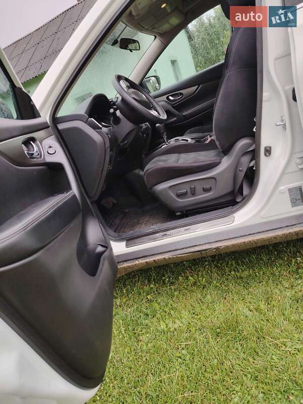 Внедорожник / Кроссовер Nissan Rogue 2015 в Яворове