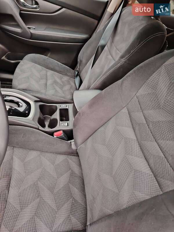 Внедорожник / Кроссовер Nissan Rogue 2015 в Яворове