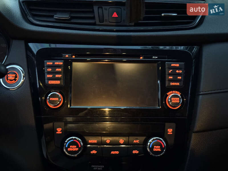 Внедорожник / Кроссовер Nissan Rogue 2017 в Харькове