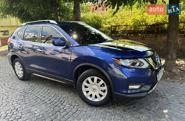 Позашляховик / Кросовер Nissan Rogue 2016 в Чернівцях