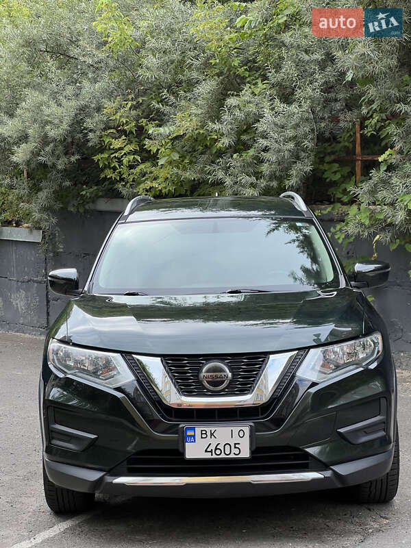 Внедорожник / Кроссовер Nissan Rogue 2017 в Ровно
